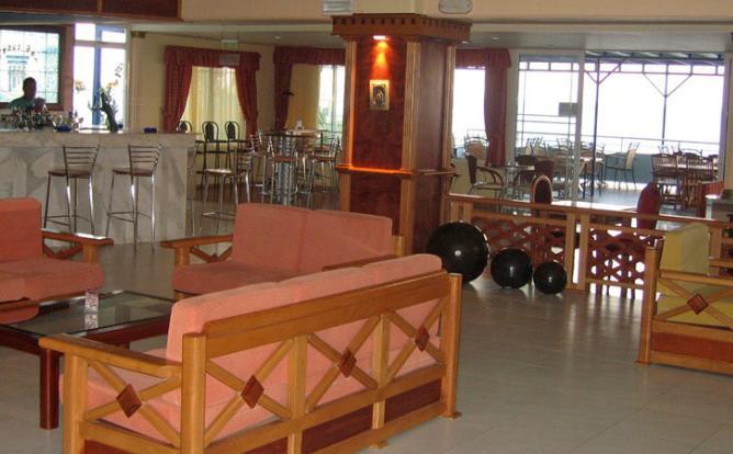 Ilyssion Hotel ラルドス エクステリア 写真